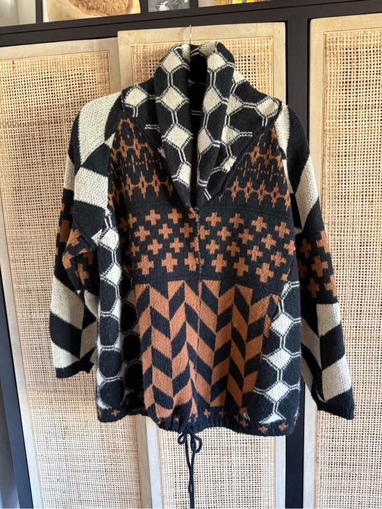 Sweaters - Geometric Pattern Cardigan Sweater in Black, Cream & Brown